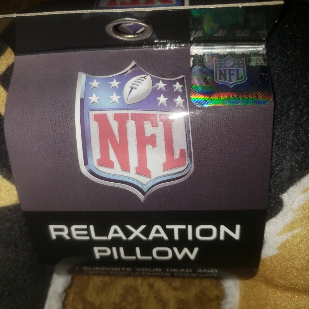 AUTHENTIC NFL New Orleans Saints Travel Pillow - Picture 3 of 8